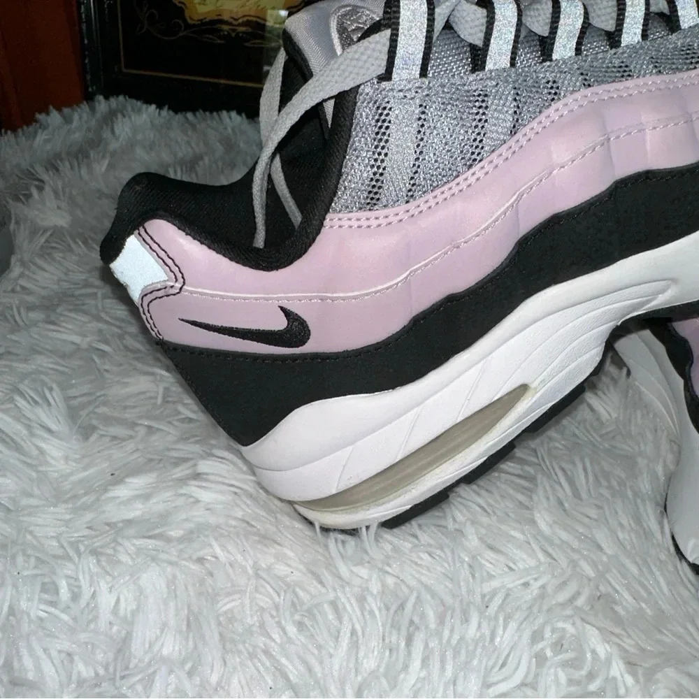 Nike air Max 95 Premium Gray Purple Excellence like new condition Sz 7 women’s
